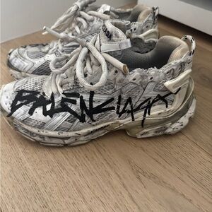 Balenciaga women’s graffiti Sneakers size 39